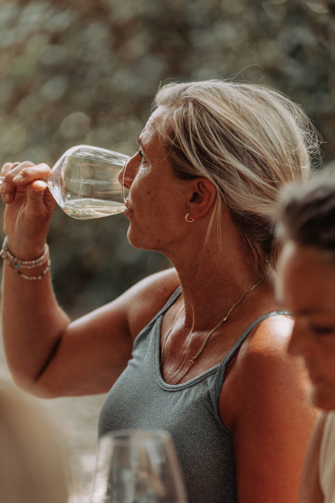 A woman drinking Tuscan white wine vrouw die wijn proef in Chianti regio