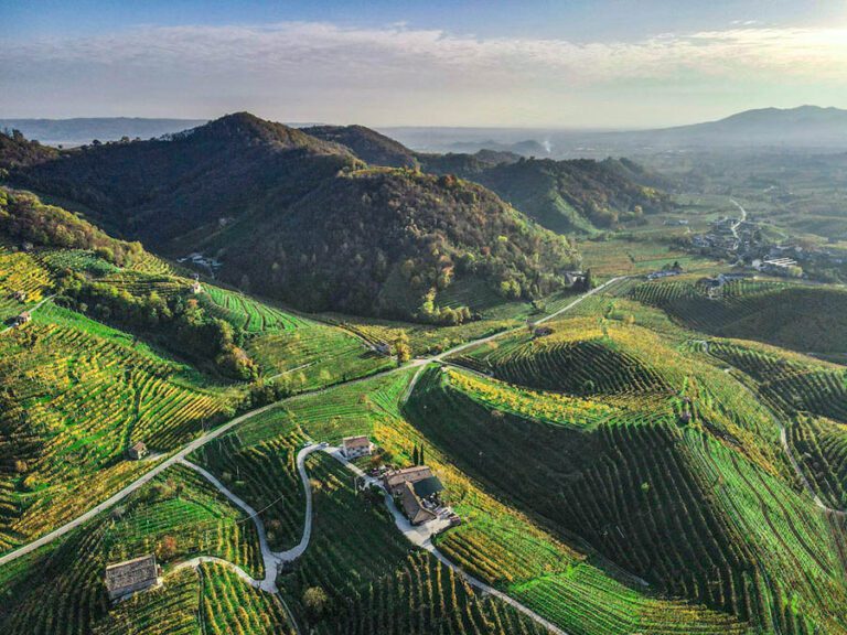 Vespa tour nortern Italy in Prosecco hills , Vespa tour Veneto