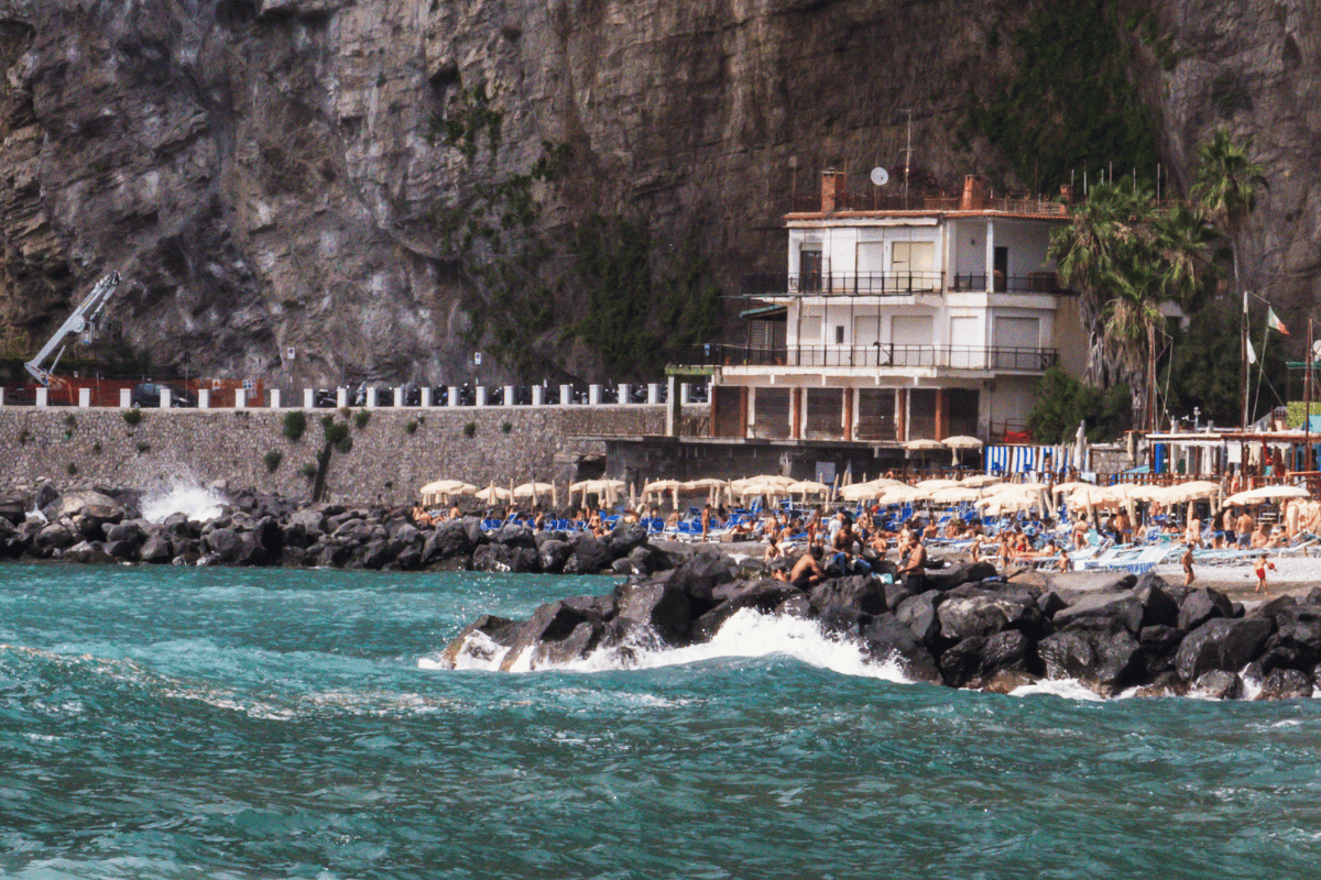 Spiaggia del meta , een rustig strand nabij Sorrento